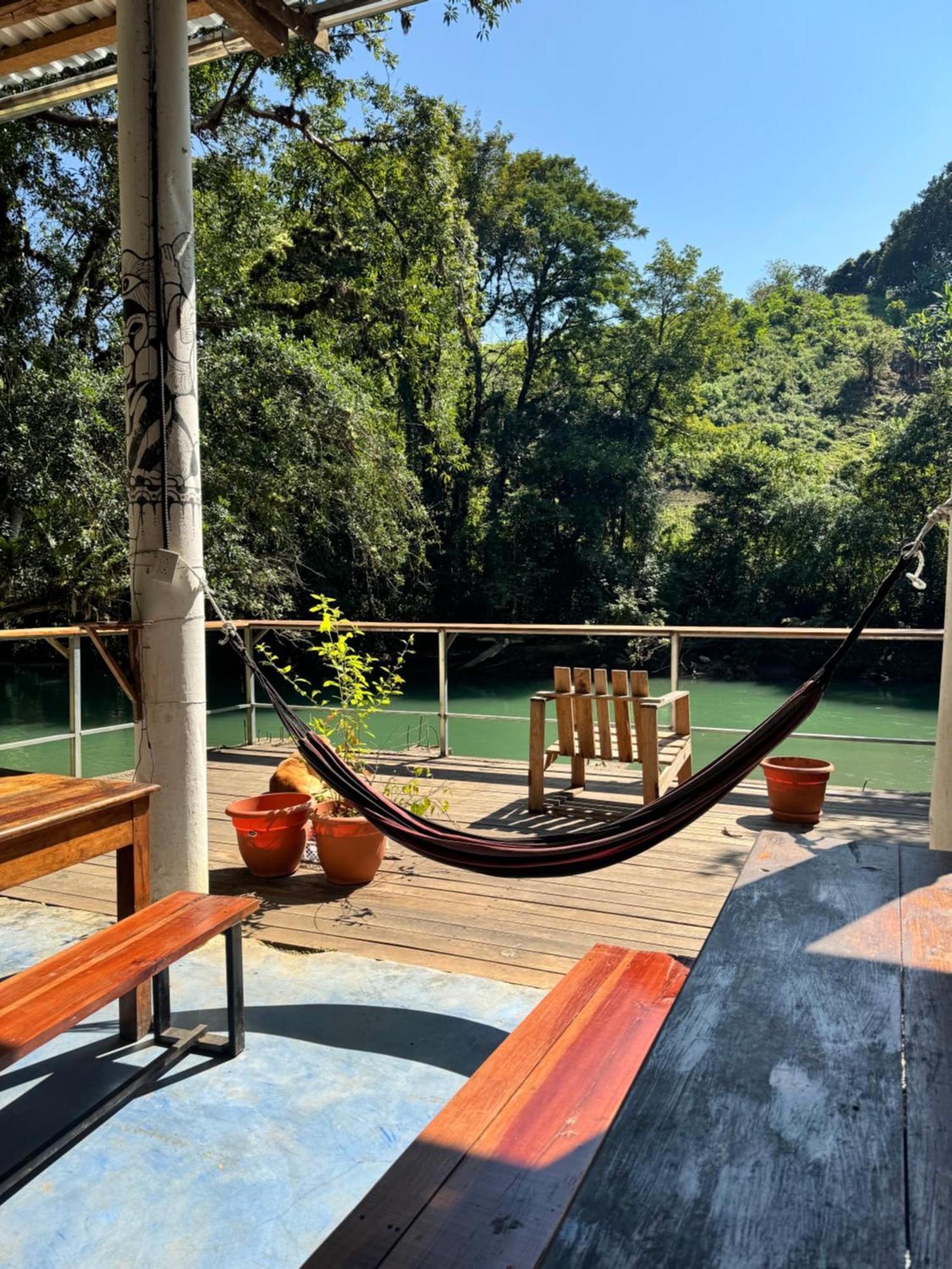 Pachamaya River Hostel Lanquín Екстериор снимка